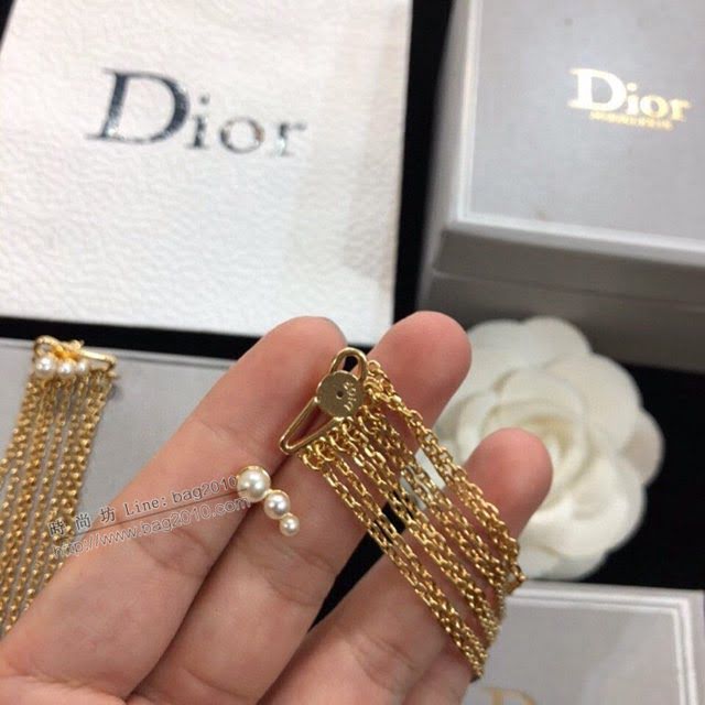 Dior飾品 迪奧經典熱銷款大小珍珠五流蘇s925純銀針耳釘耳環  zgd1429